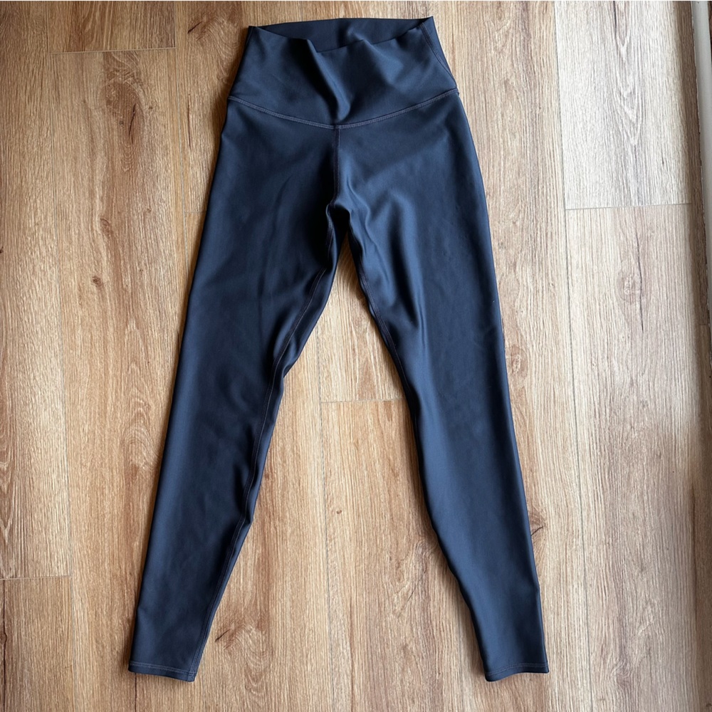 Alo High-Waist Airlift Legging - size small